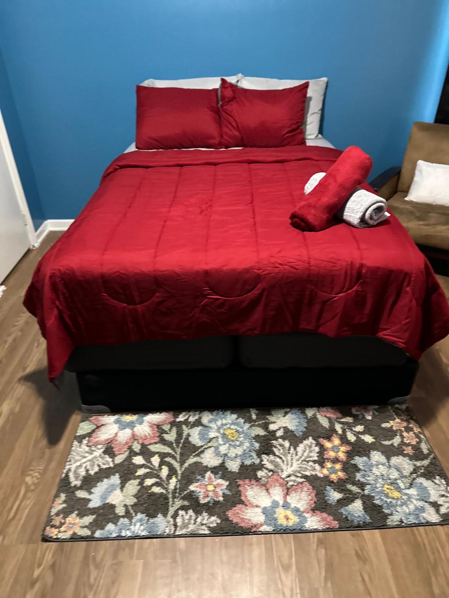 Fidelia Garnet Room, Queen Bed Minutes From Newark Liberty International Airport And Newark Penn Station Exterior photo